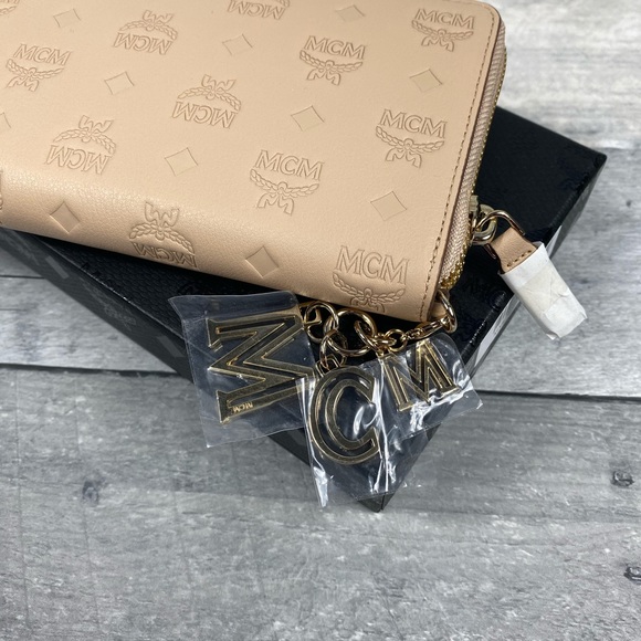 MCM klara Zip wallet large latte beige monogram - Picture 3 of 8